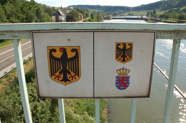 DSC_5441.JPG - 31 mai 2008. Grevenmacher (L). Entre l'Allemagne et le Luxembourg, la Moselle est en fait un codominion germano-luxembourgeois.
