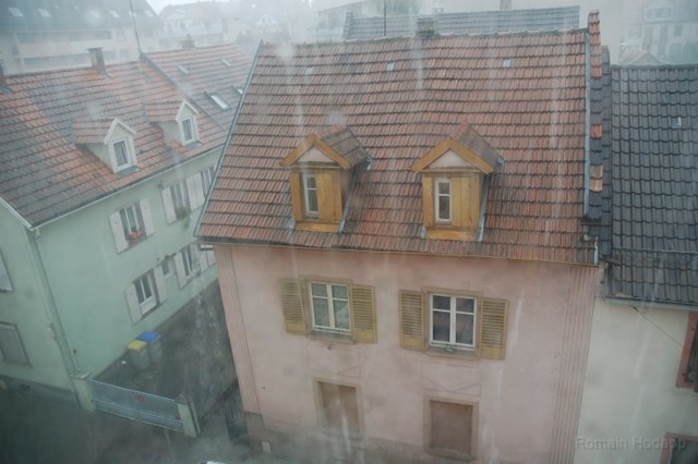 DSC_5733.JPG - 11 juillet 2008. Strasbourg-Cronenbourg (67). 1 mois de pluie, d'orages tous les soirs. Que d'eau ...