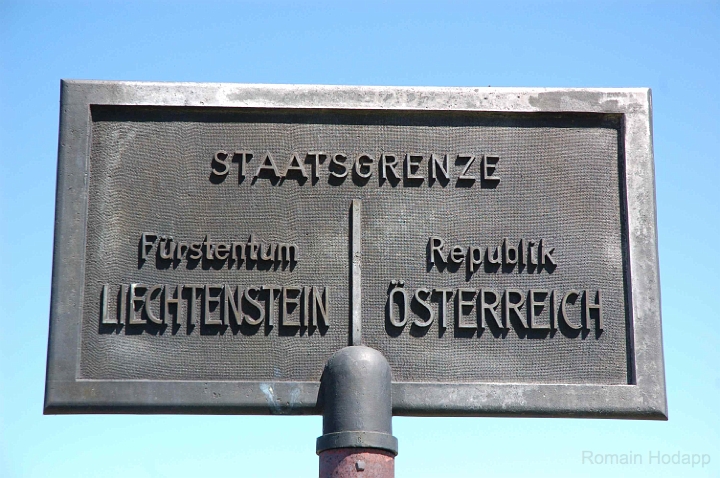 DSC_0268.jpg - The border between A-FL between Pfälzer Hütte and the tripoint A-CH-FL south.
