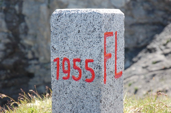 DSC_0346.jpg - The border between A-FL between Pfälzer Hütte and the tripoint A-CH-FL south.
