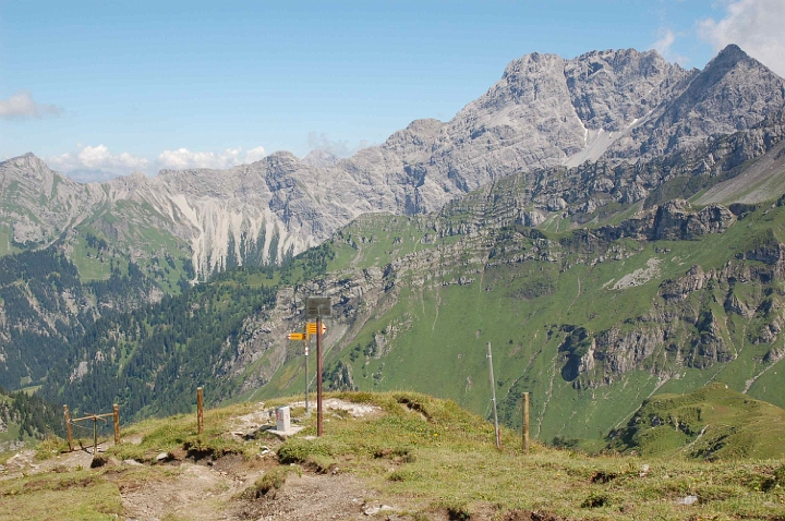 DSC_0351.jpg - The border between A-FL between Pfälzer Hütte and the tripoint A-CH-FL south.