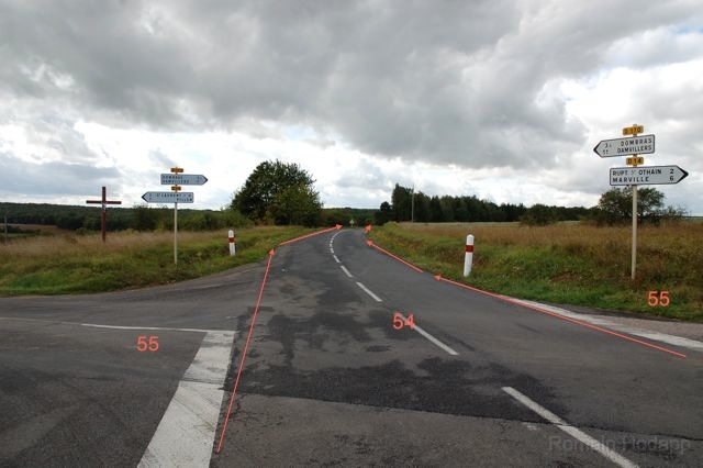 F_5455_gd-pt_failly4.jpg - Grand-Failly (54) Photo n° 4. Quasi-enclave. La largeur de la route appartient à la Meurthe et Moselle.