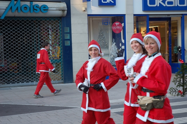 DSC_5016.JPG - Forbach (57). Course des Pères et Mères Noël.